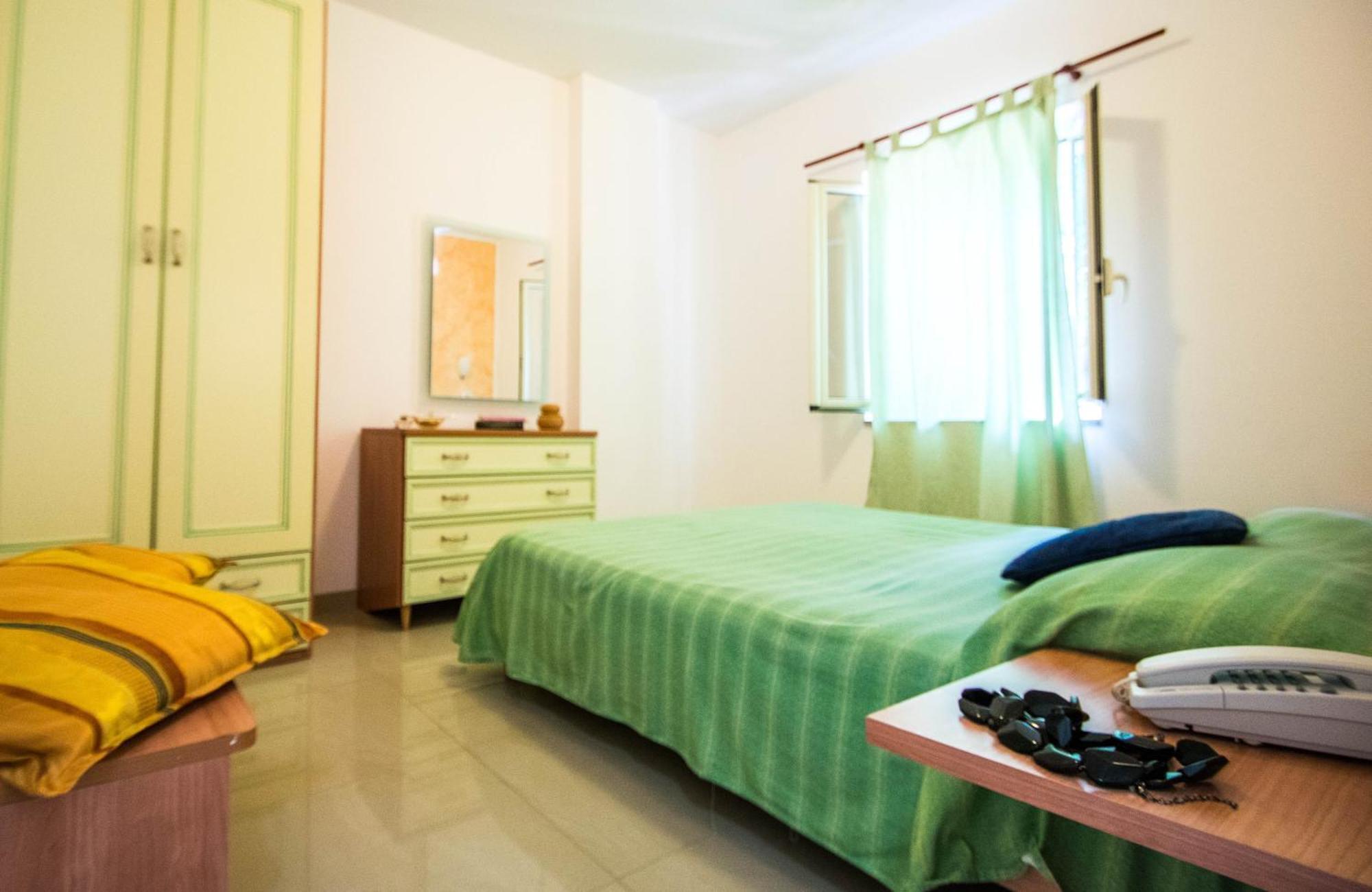 Hotel Resort Rocca Di Vadaro Капо Ватикано Стая снимка